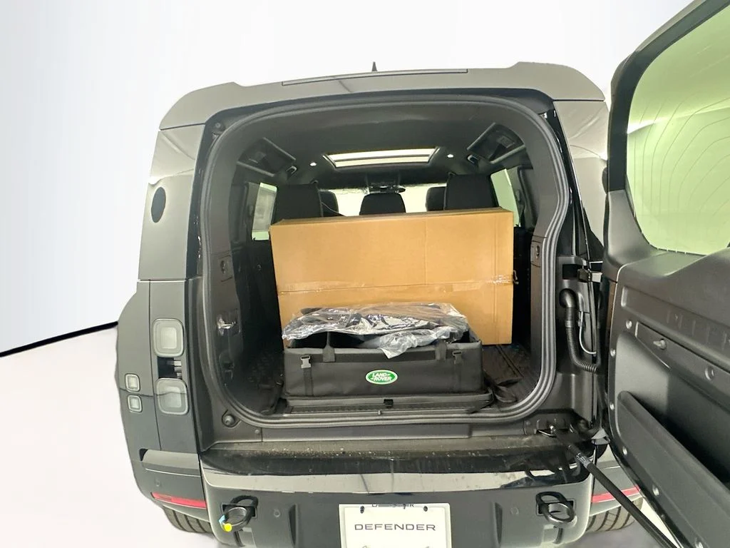 New 2026 Santorini Black Land Rover X-Dynamic SE image 27