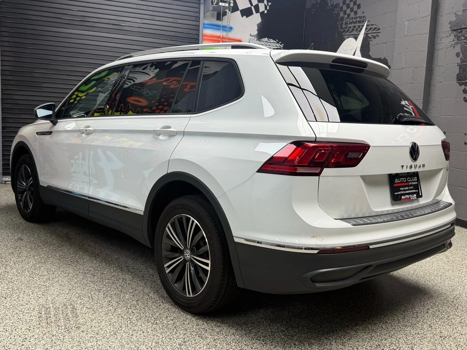 Used 2024 Pure White (0q0q) Volkswagen Wolfsburg Edition 4Motion image 4