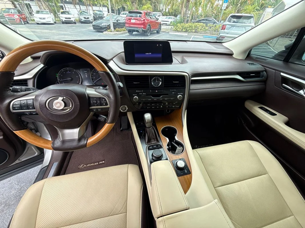 Used 2018  Lexus FWD image 19