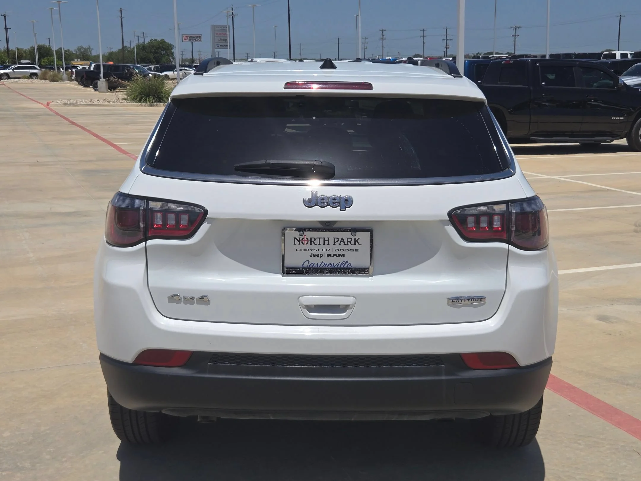 Used 2024 White Jeep Latitude image 4