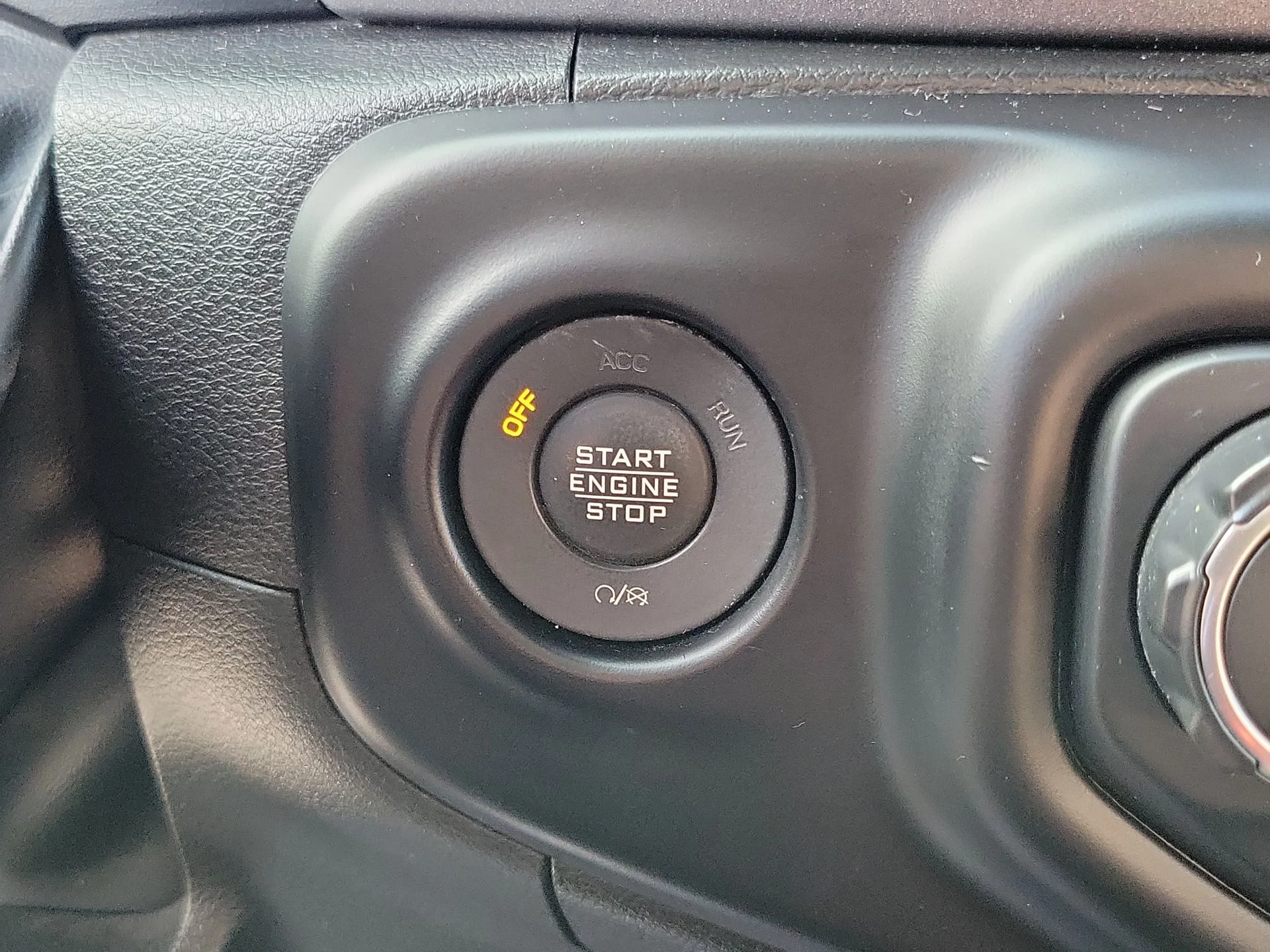 Certified Used 2022 Blue Jeep Mojave image 29