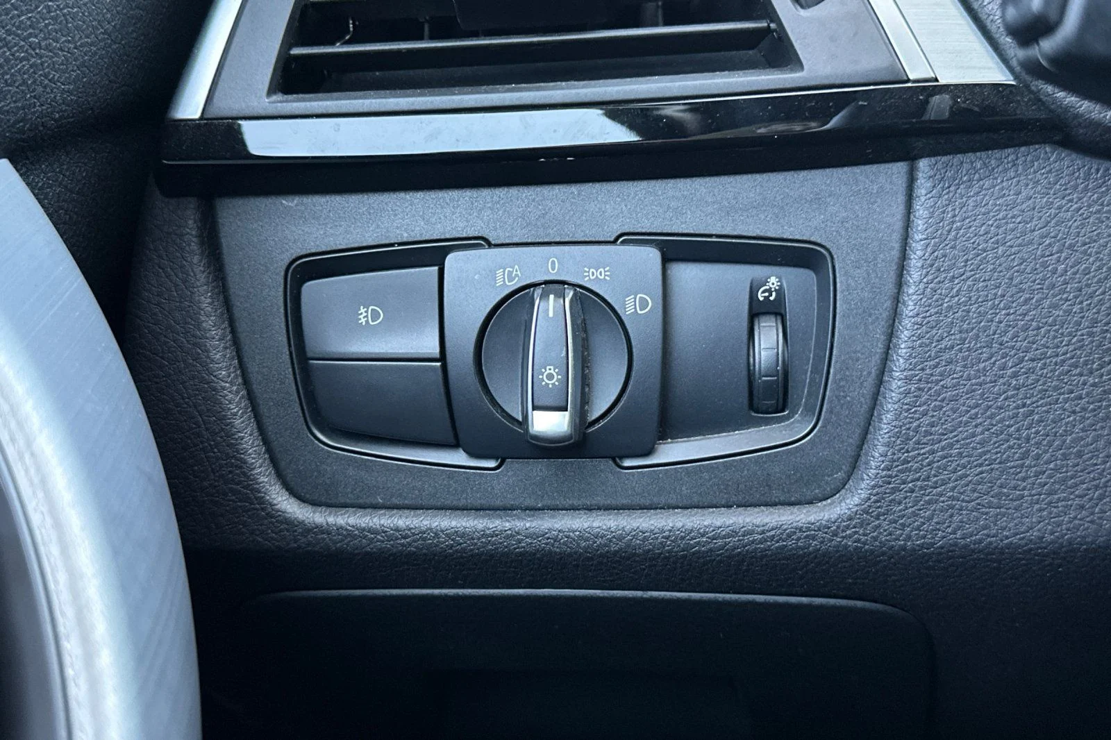 Used 2016 Black BMW 340i xDrive image 25