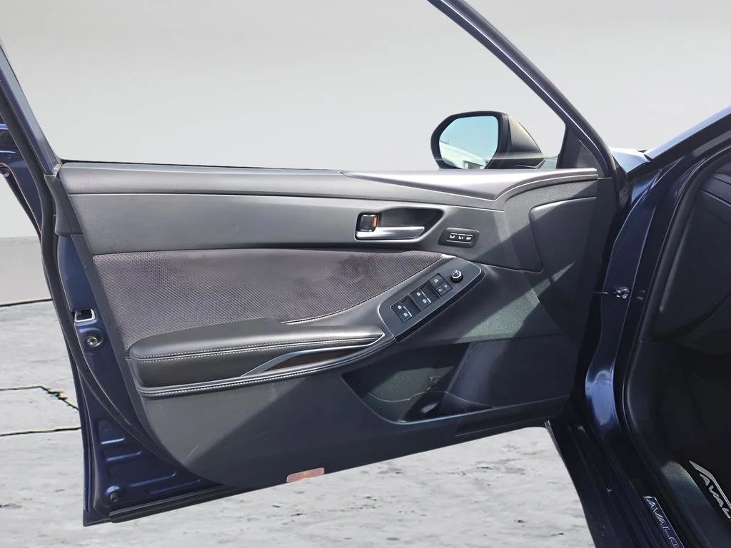 Used 2019 Blue Toyota XLE image 13