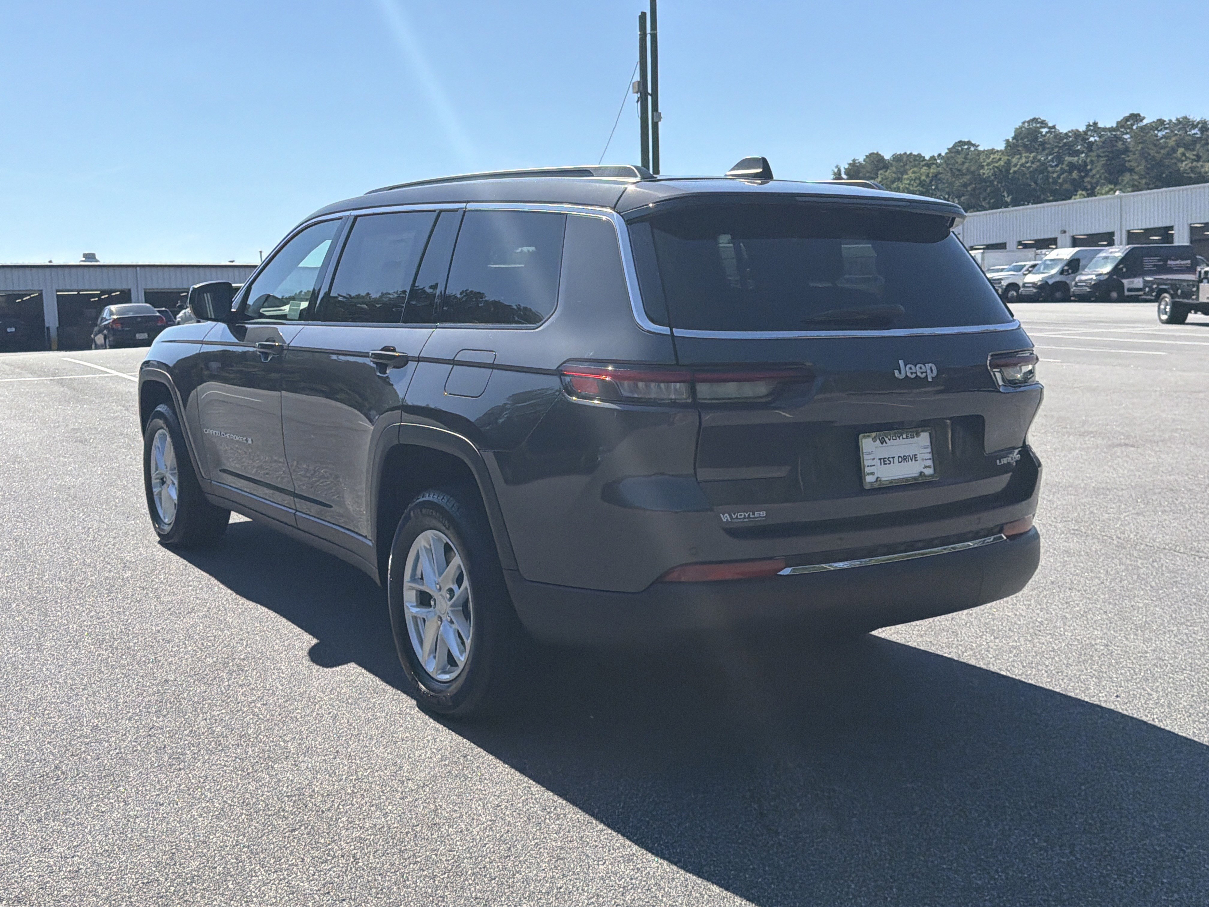 New 2026 Baltic Gray Metallic Clear-Coat Exterior Paint Jeep Laredo image 6