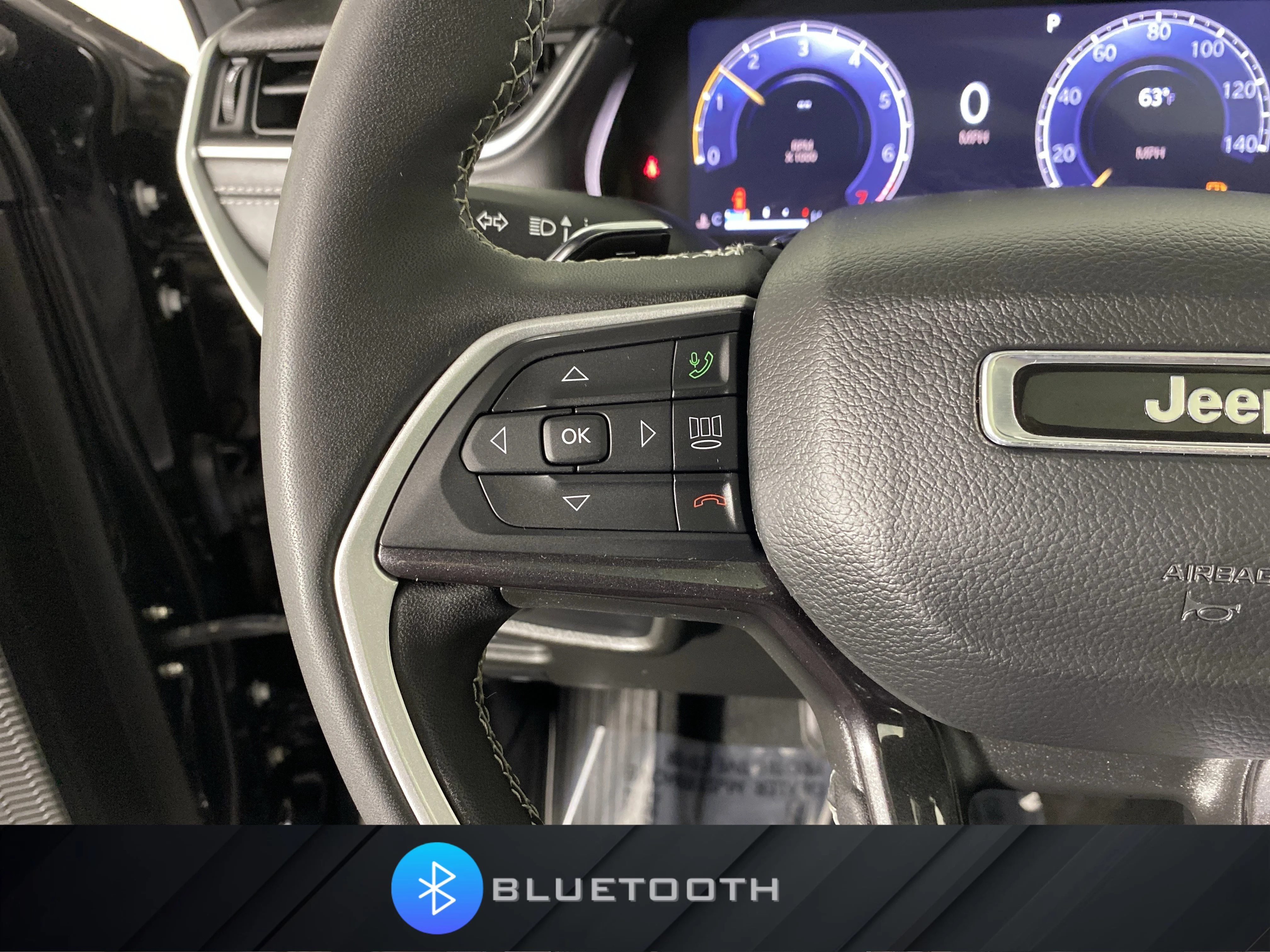 Used 2023 Diamond Black Crystal Pearlcoat Jeep Altitude image 23