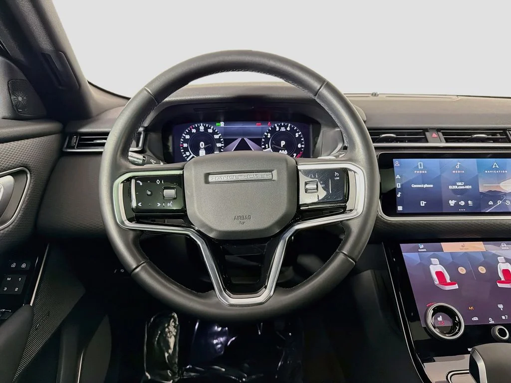 Used 2022 Black Land Rover S image 23