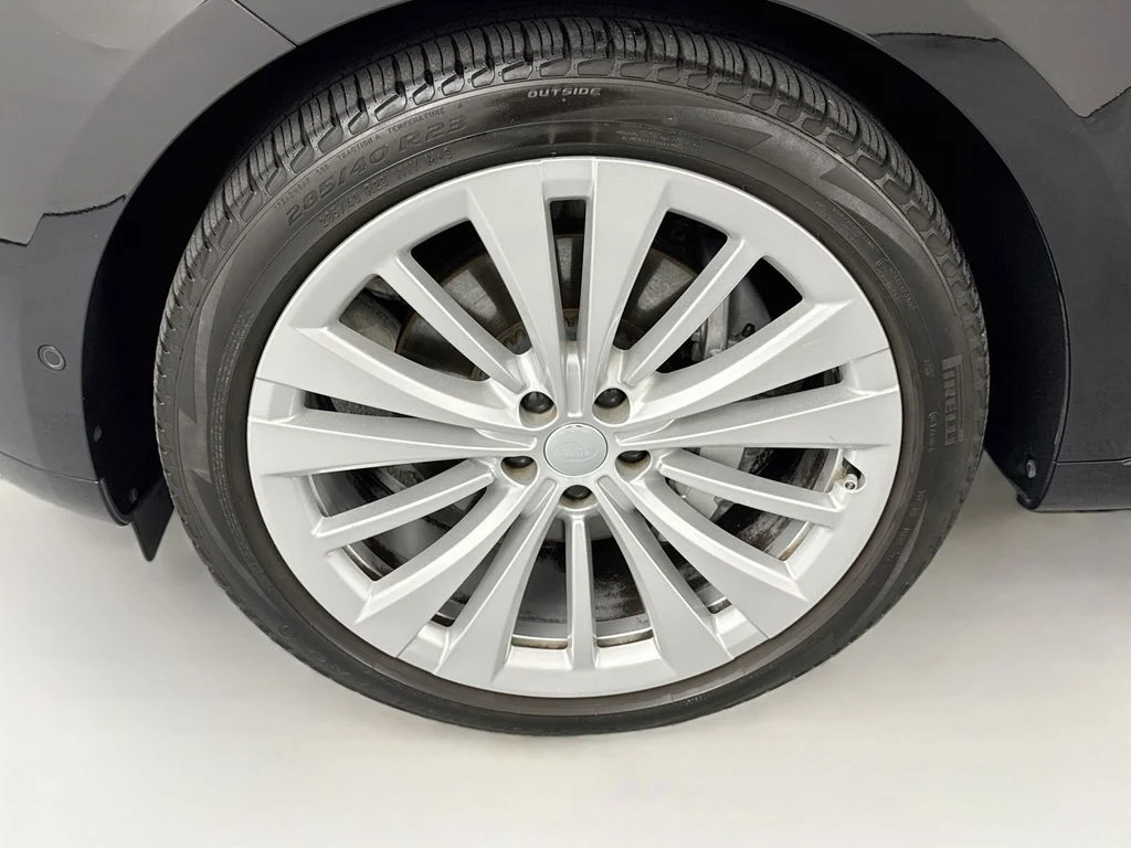 Used 2024 Black Land Rover SE image 33