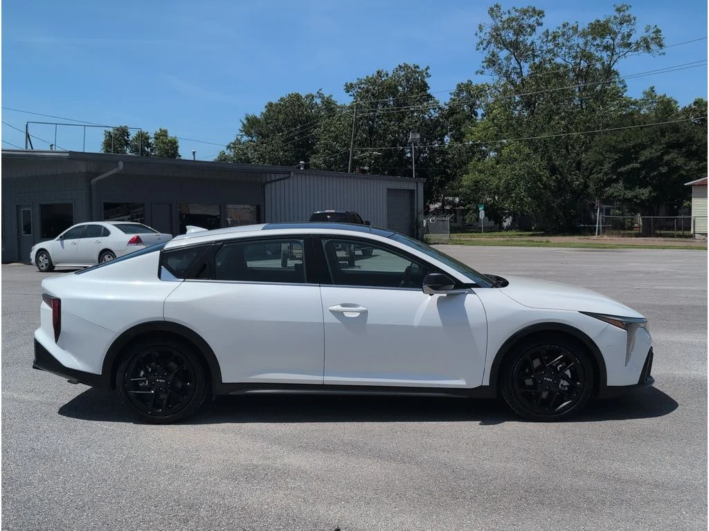 New 2025 Snow White Pearl Kia GT-Line Turbo image 6
