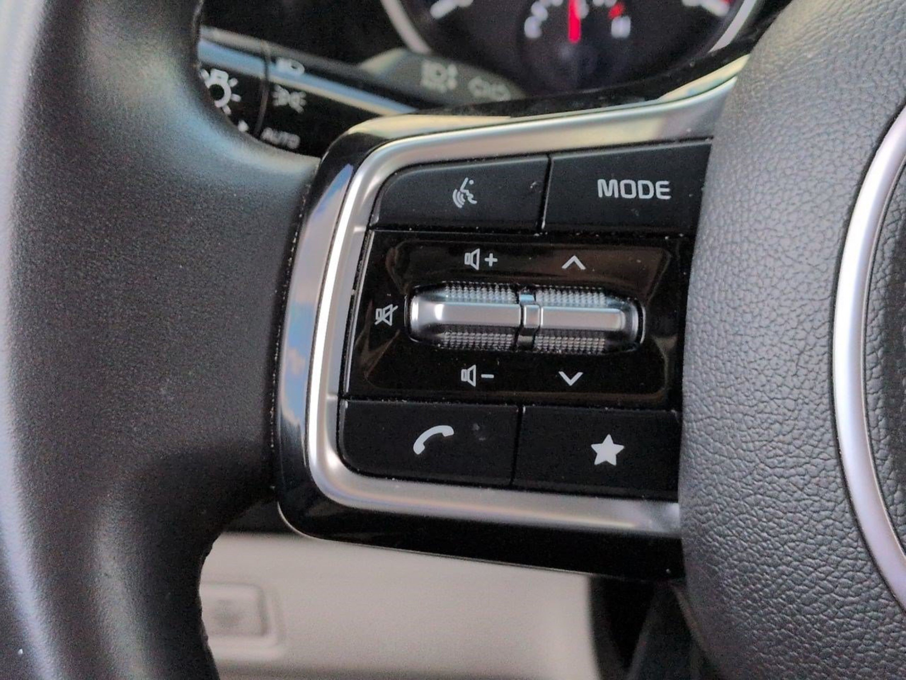 Used 2024 Ceramic Silver Kia EX image 31