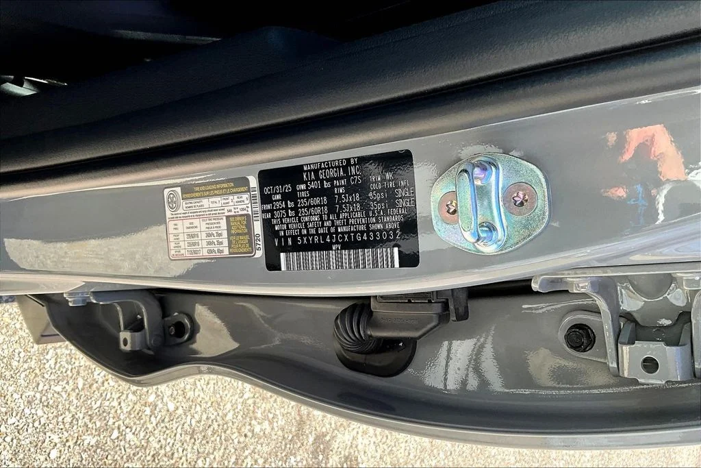 New 2026 Wolf Gray Kia S image 8