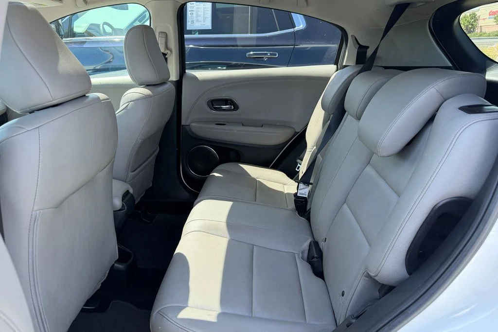 Used 2018 White Honda EX-L image 22