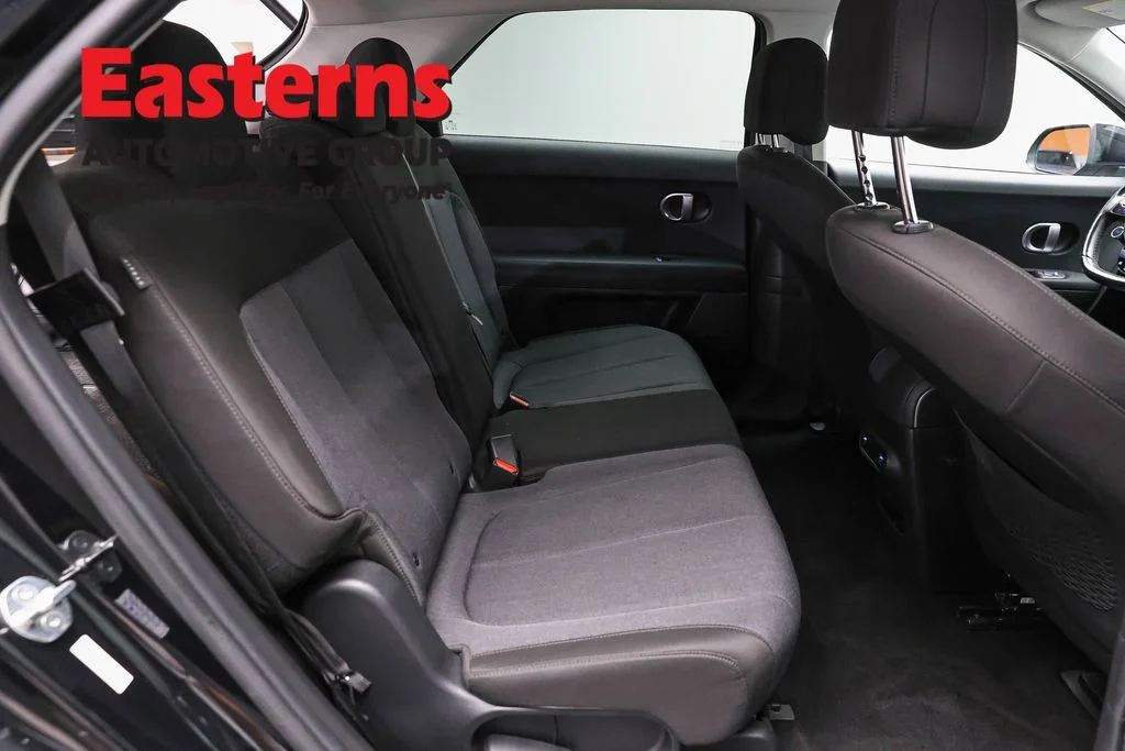 Used 2024 Black Hyundai SEL image 22