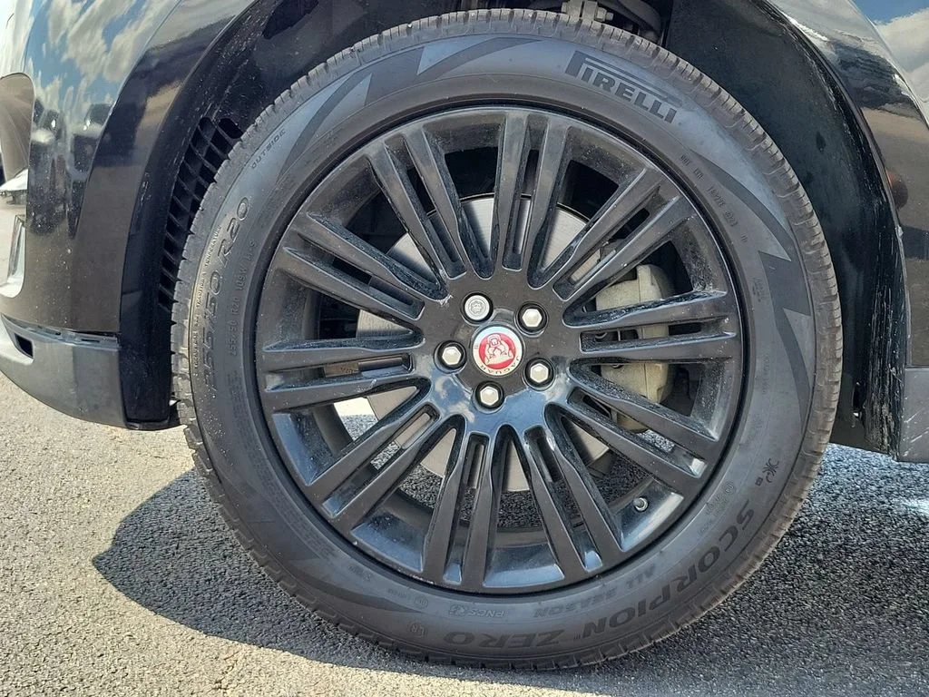 Used 2019 Black Jaguar 30t Portfolio image 34