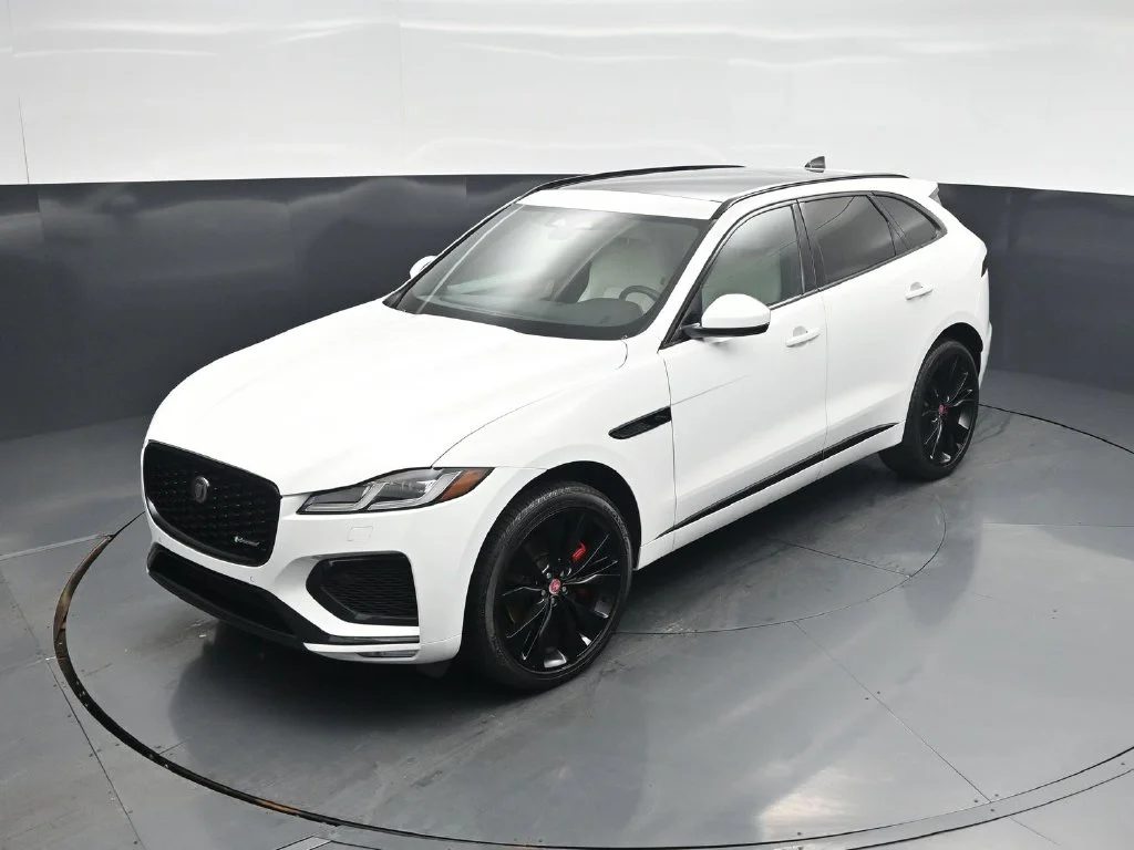 Used 2023  Jaguar P400 R-Dynamic S image 32