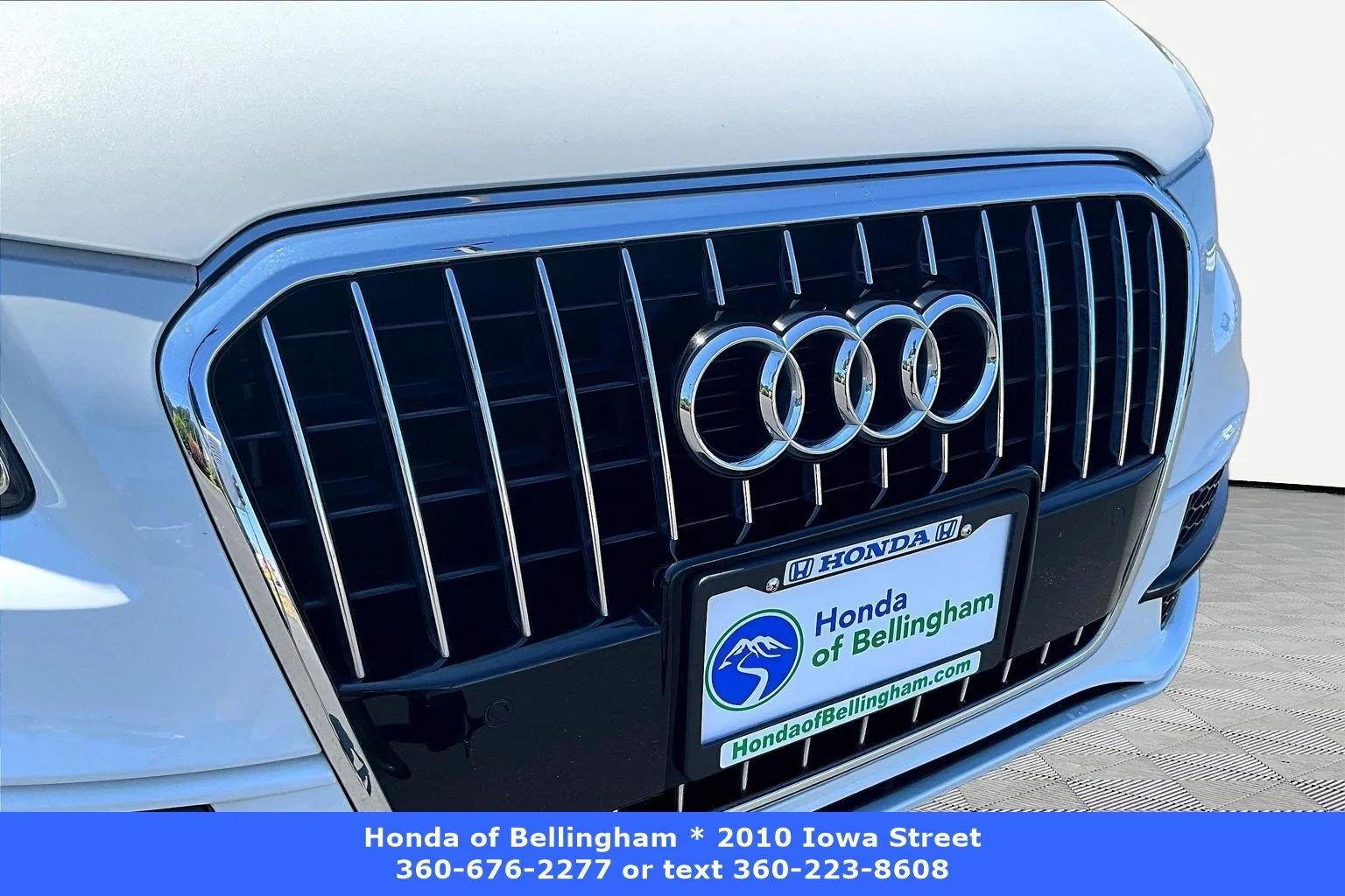 Used 2016 Glacier White Metallic Audi Premium Plus image 28