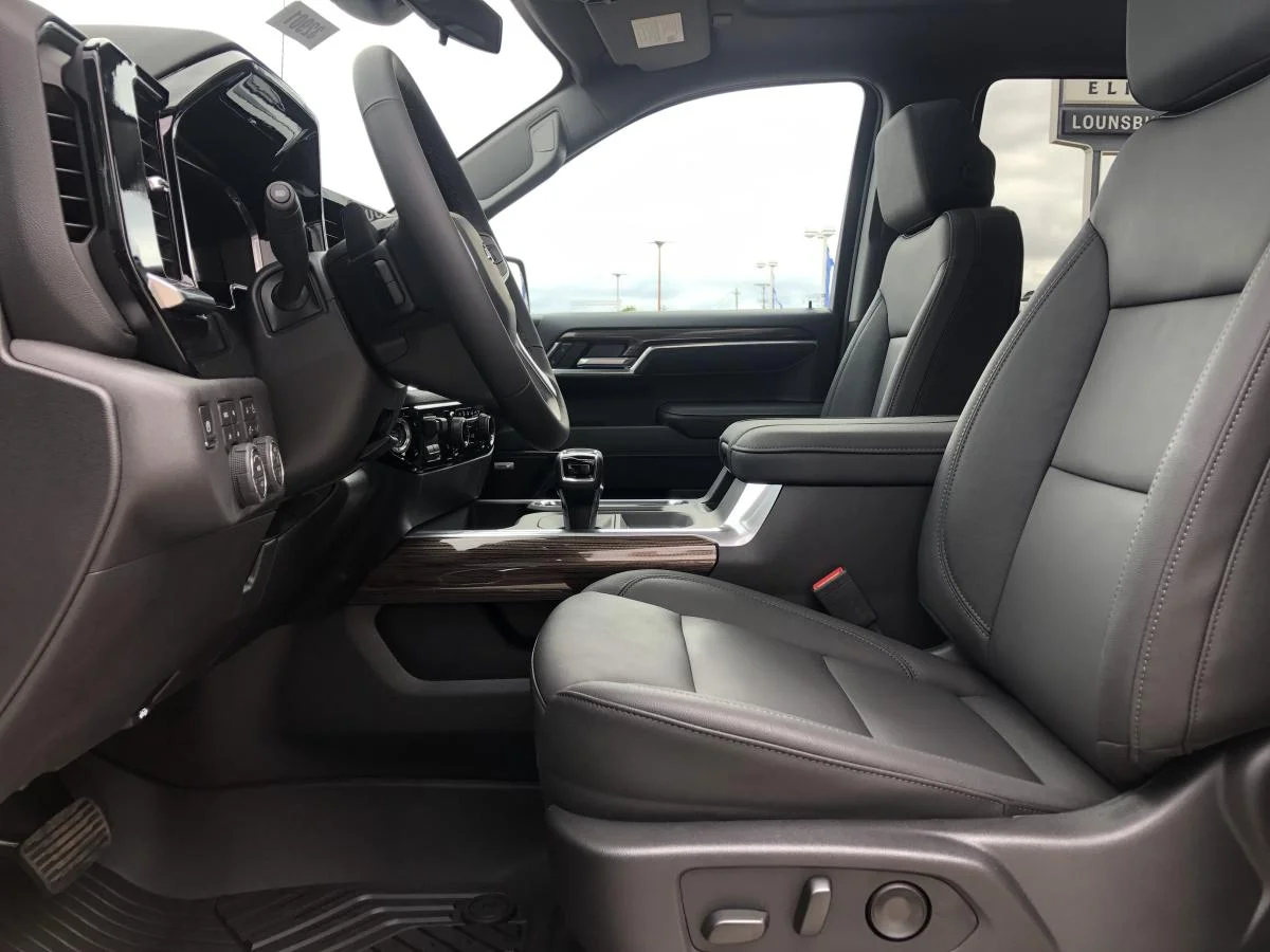 New 2026 Black Chevrolet 4wd Crew Cab 147" Lt image 10
