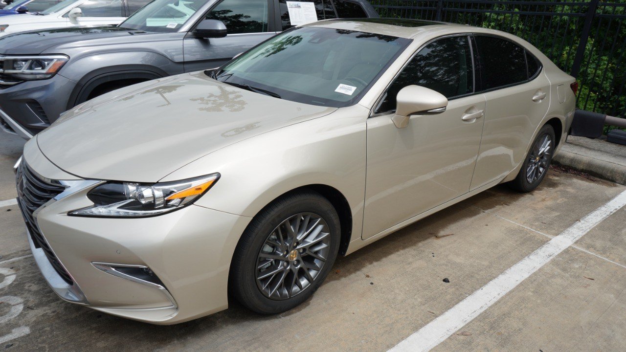 Used 2018 Beige Lexus ES 350 image 4