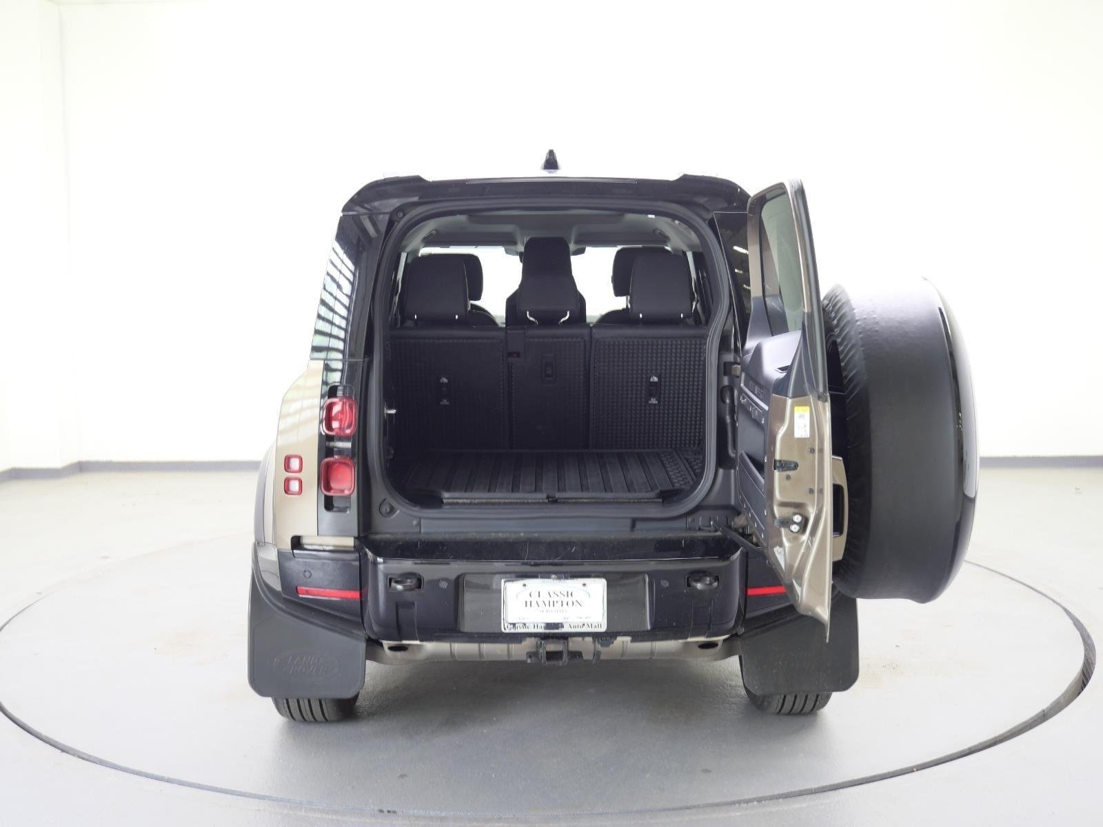 Used 2022 Gondwana Stone Metallic Land Rover X-Dynamic HSE image 9