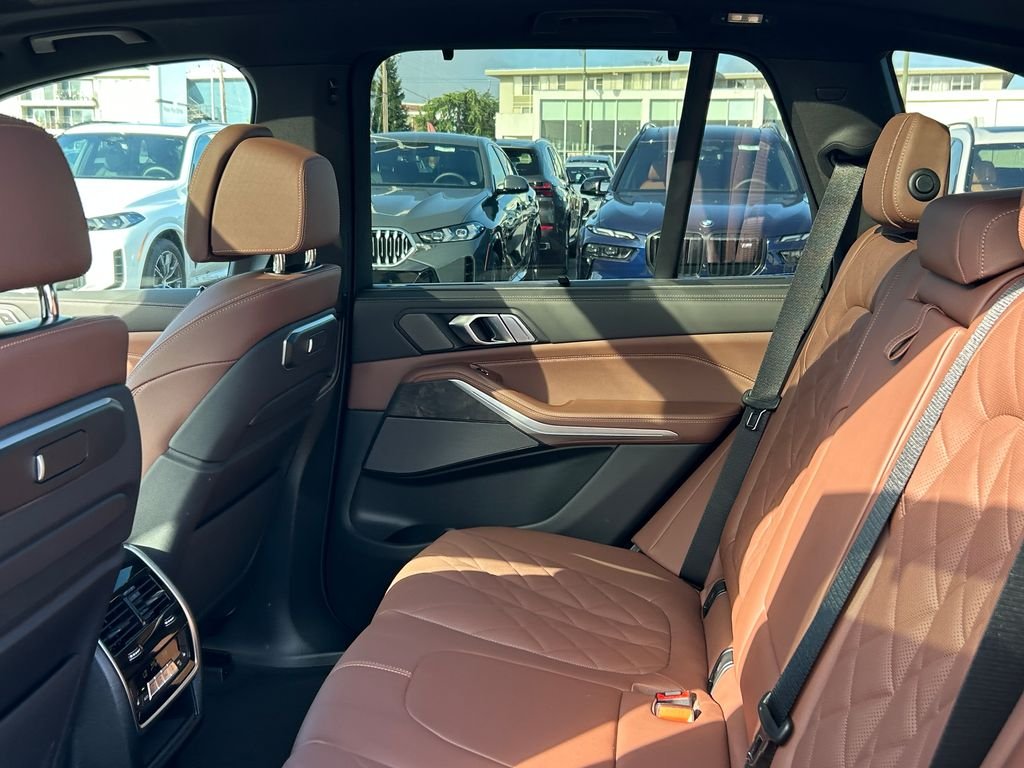 New 2026 Black Sapphire Metallic BMW xDrive40i image 30