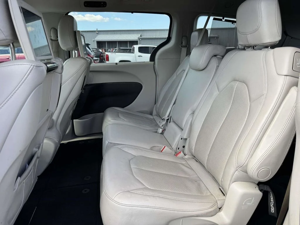 Used 2018 White Chrysler Touring L Plus image 14