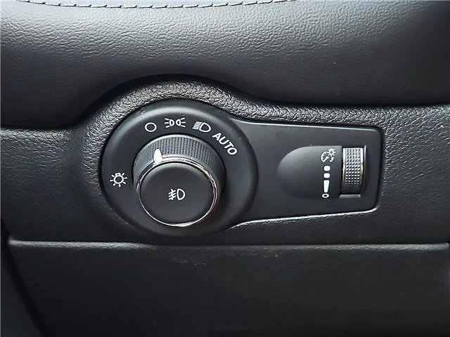Used 2021 In-Violet Clearcoat Dodge SXT Plus 4x2 image 15