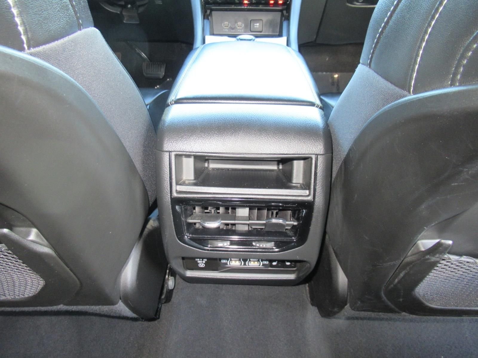 Used 2023  Jeep Limited image 36