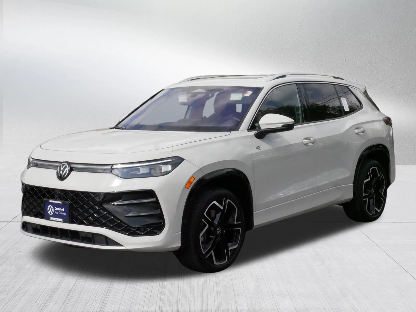 Certified Used 2025 Sandstone Volkswagen SEL R-Line image 3