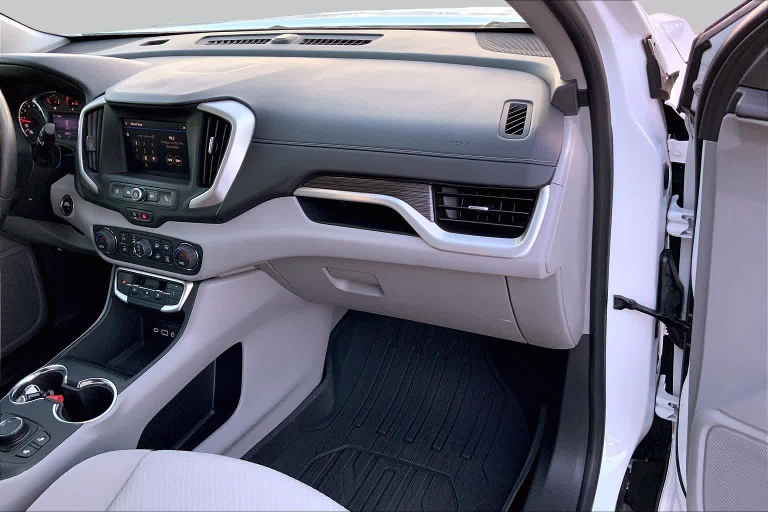 Used 2022 Summit White GMC SLE image 16