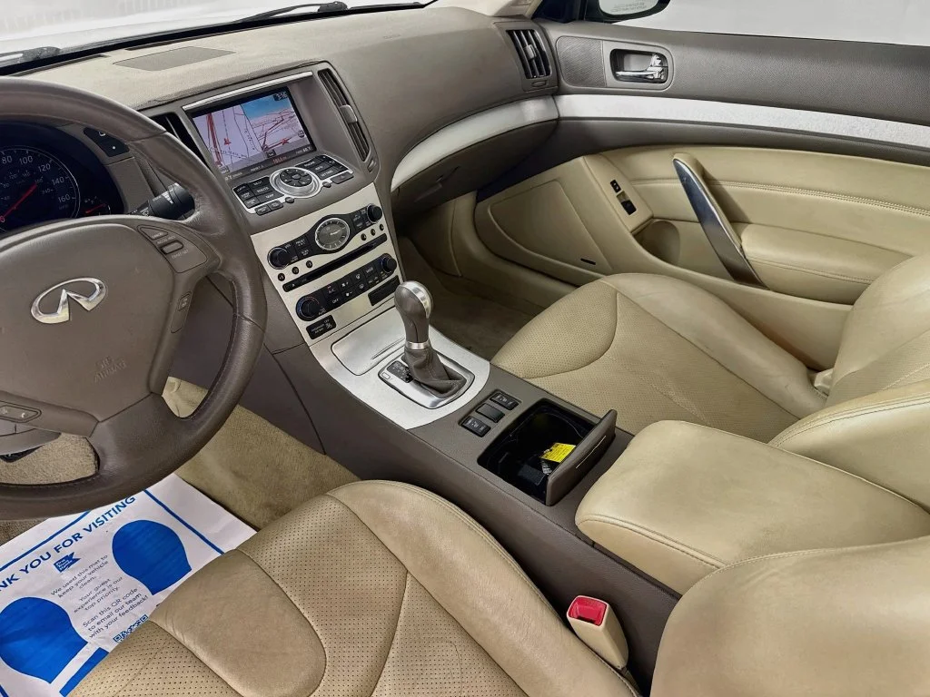 Used 2008 Ivory Pearl INFINITI Journey image 30
