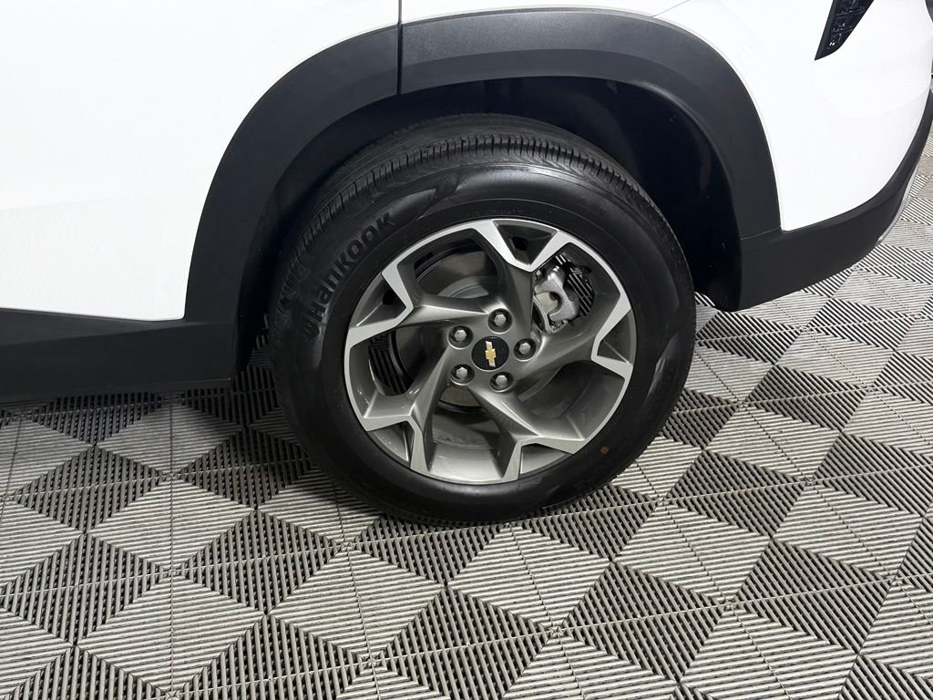 2025 Chevrolet Trax LT - Photo 12