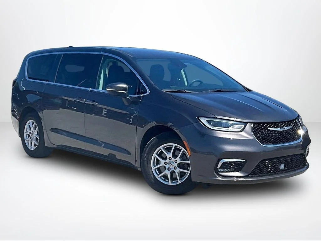 Used 2023 Gray Chrysler Touring L image 13
