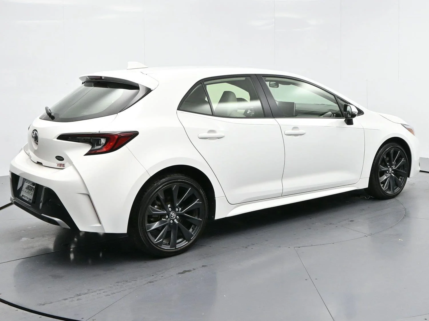 Used 2024 Ice Cap Toyota XSE image 7