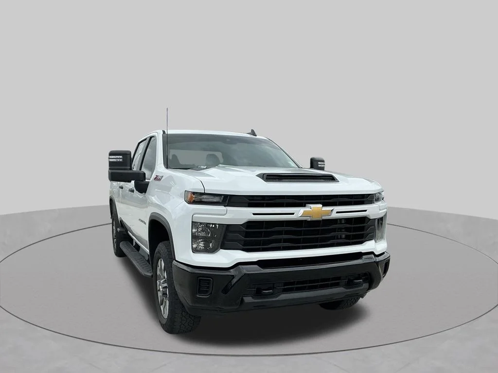 Used 2024 White Chevrolet Custom image 17