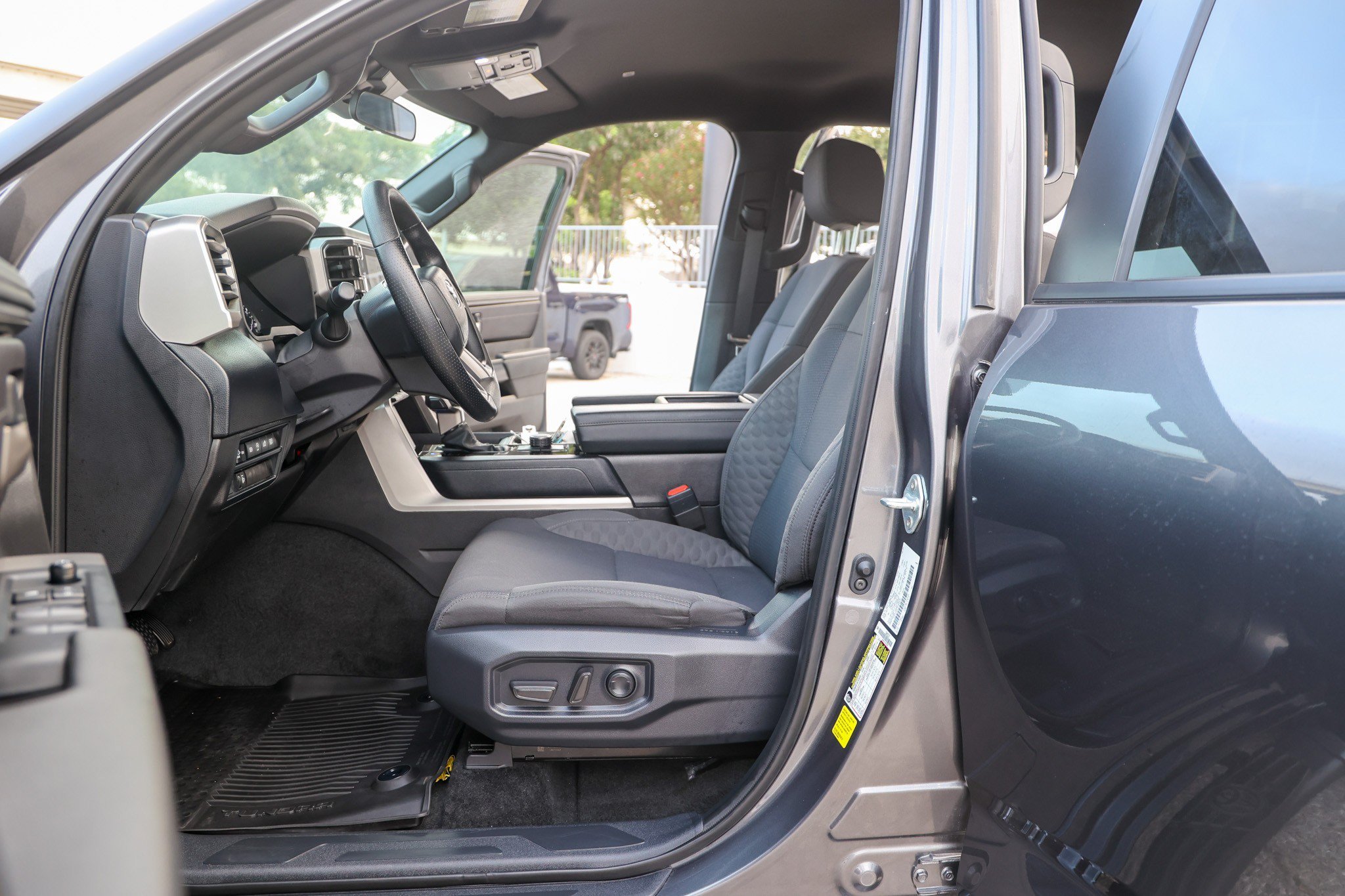 Used 2025 MAGNETIC GRAY MET Toyota SR5 image 29
