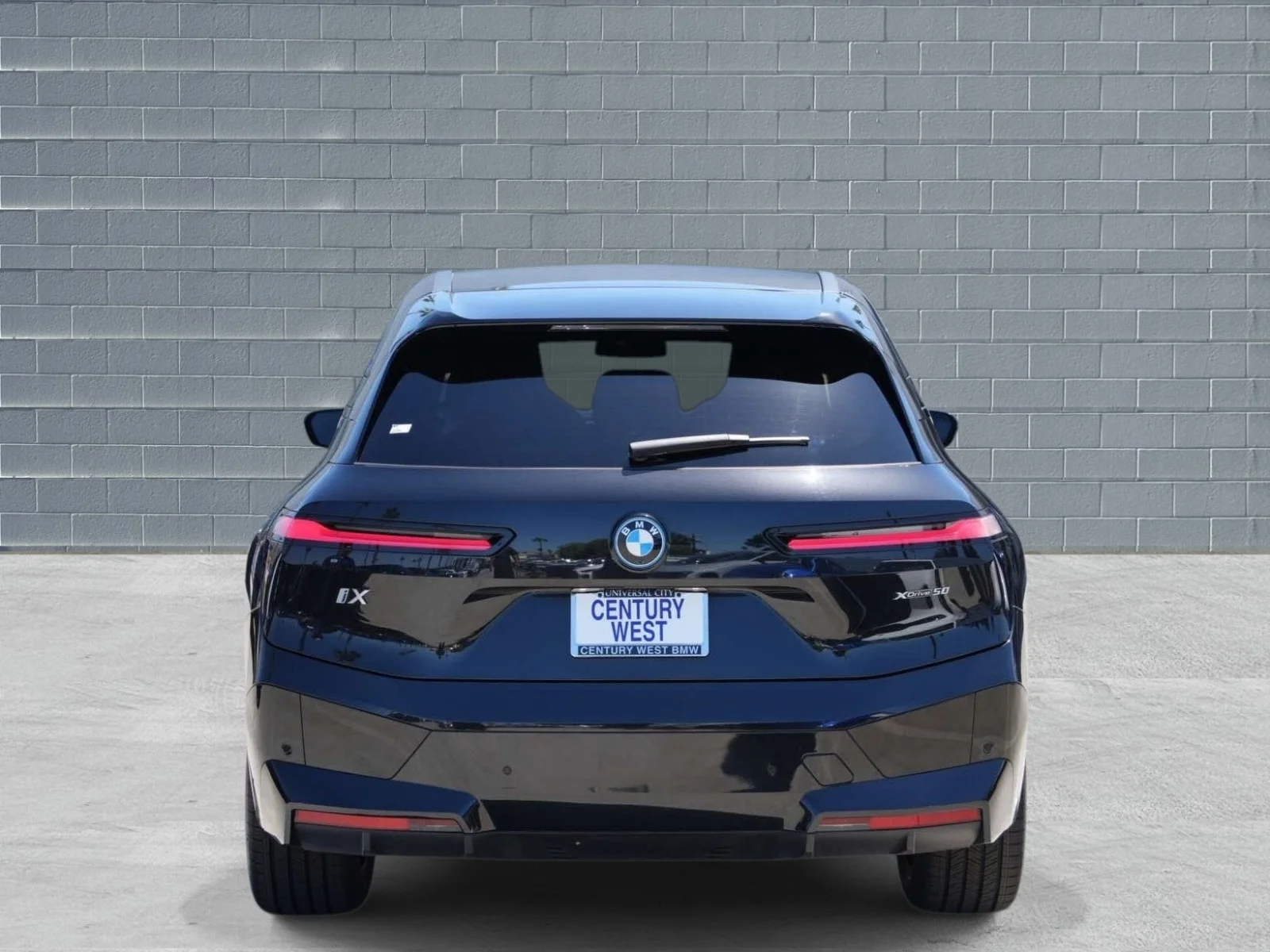 Used 2024 Black Sapphire Metallic BMW xDrive50 Sports Activity Vehicle image 4