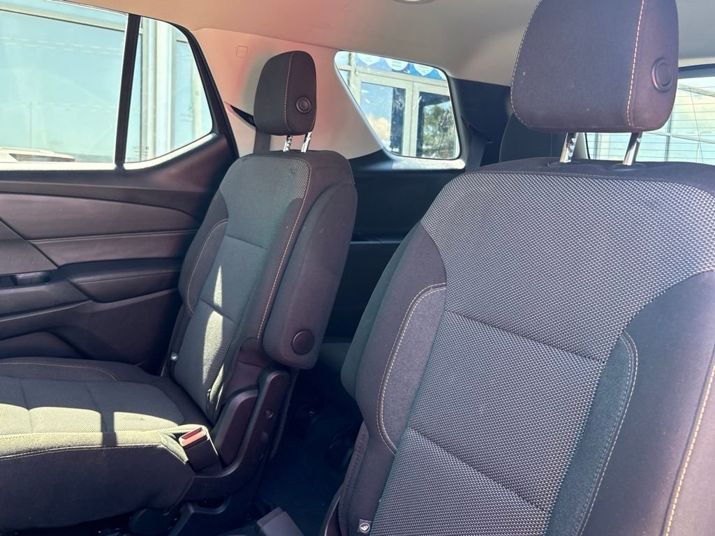 Used 2018 Iridescent Pearl Tricoat Chevrolet LT Cloth w/1LT image 36