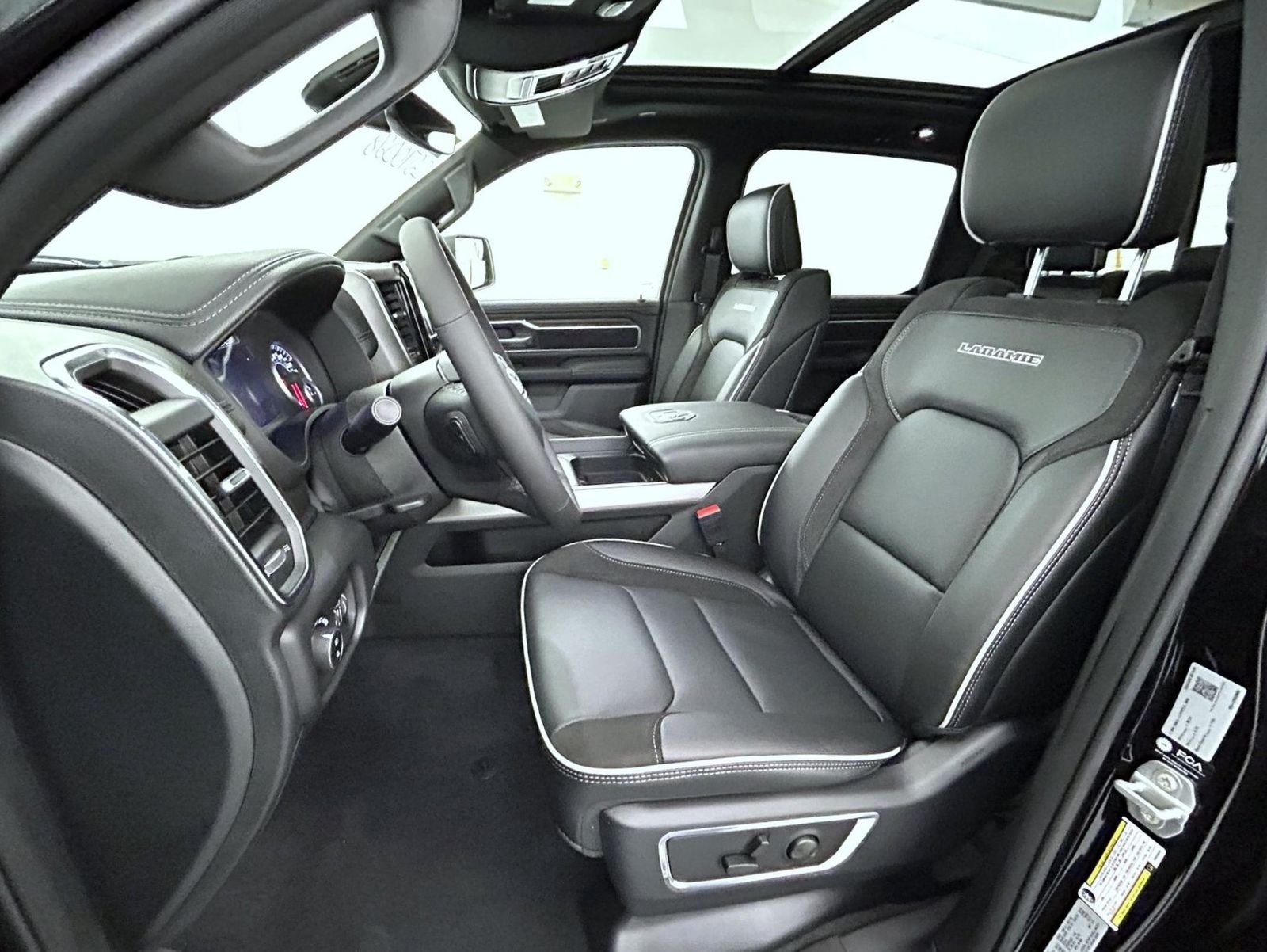 New 2027 Diamond Black Crystal Pearl-Coat Exterior Paint RAM Laramie image 10