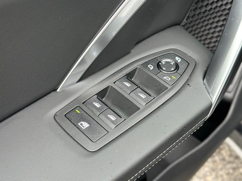 Used 2025 Black Sapphire Metallic BMW xDrive28i image 20