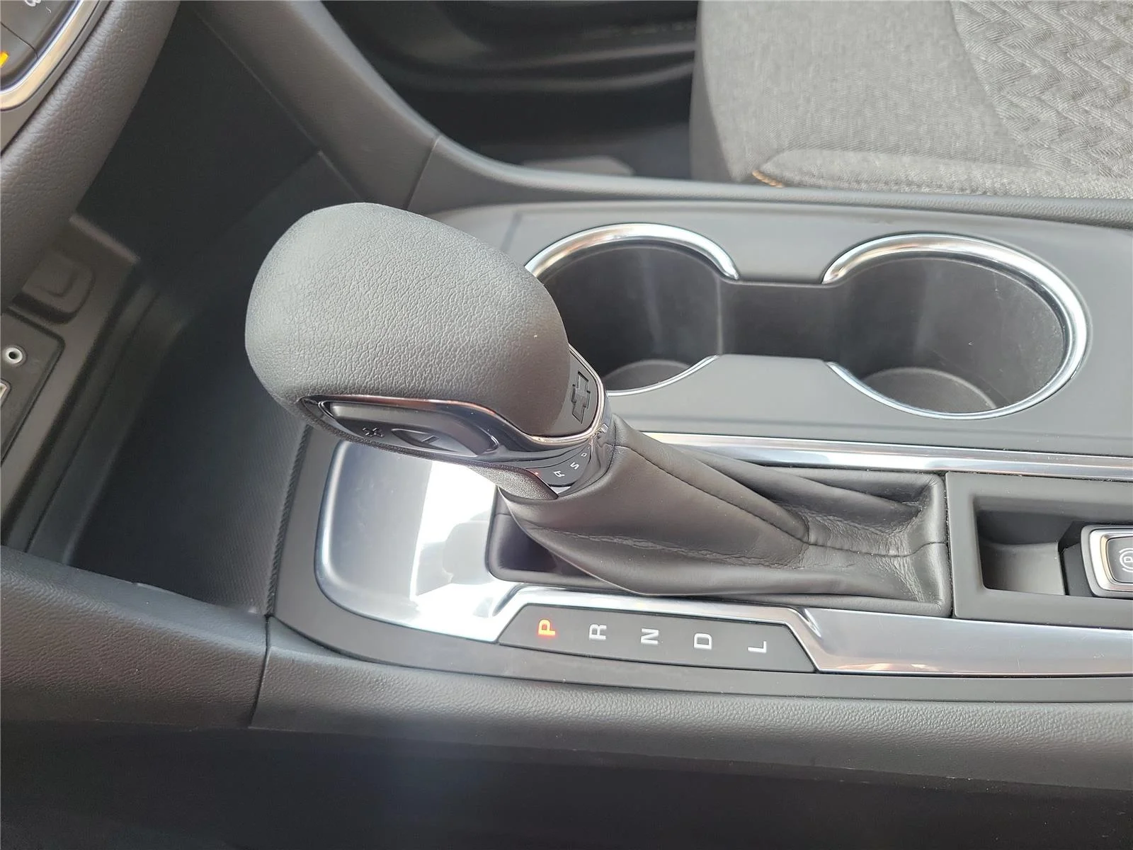 Used 2024 Lakeshore Blue Metallic Chevrolet LT image 23