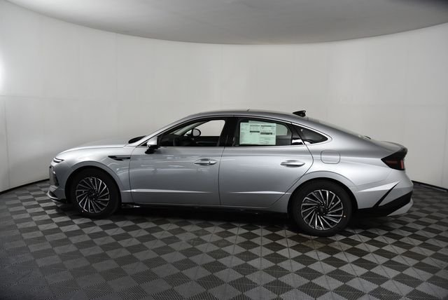 New 2026 Silver Hyundai SEL image 4