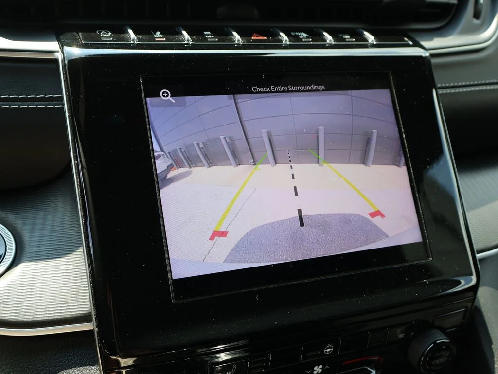 Used 2024 White Jeep Altitude image 33