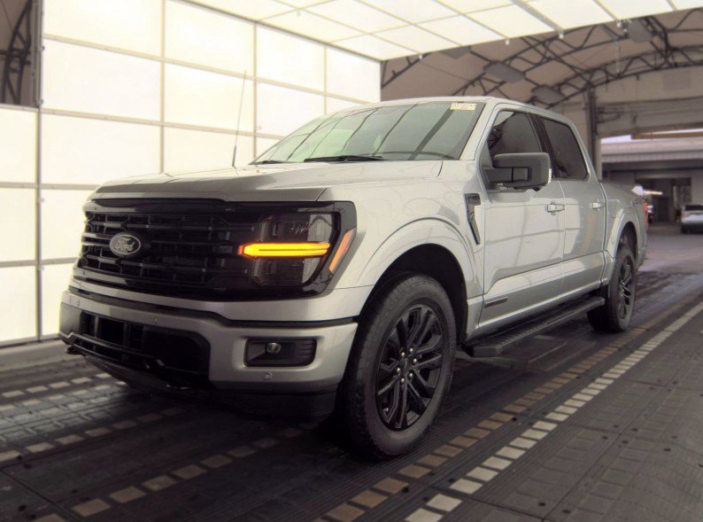 Used 2024 Silver Ford XLT image 3