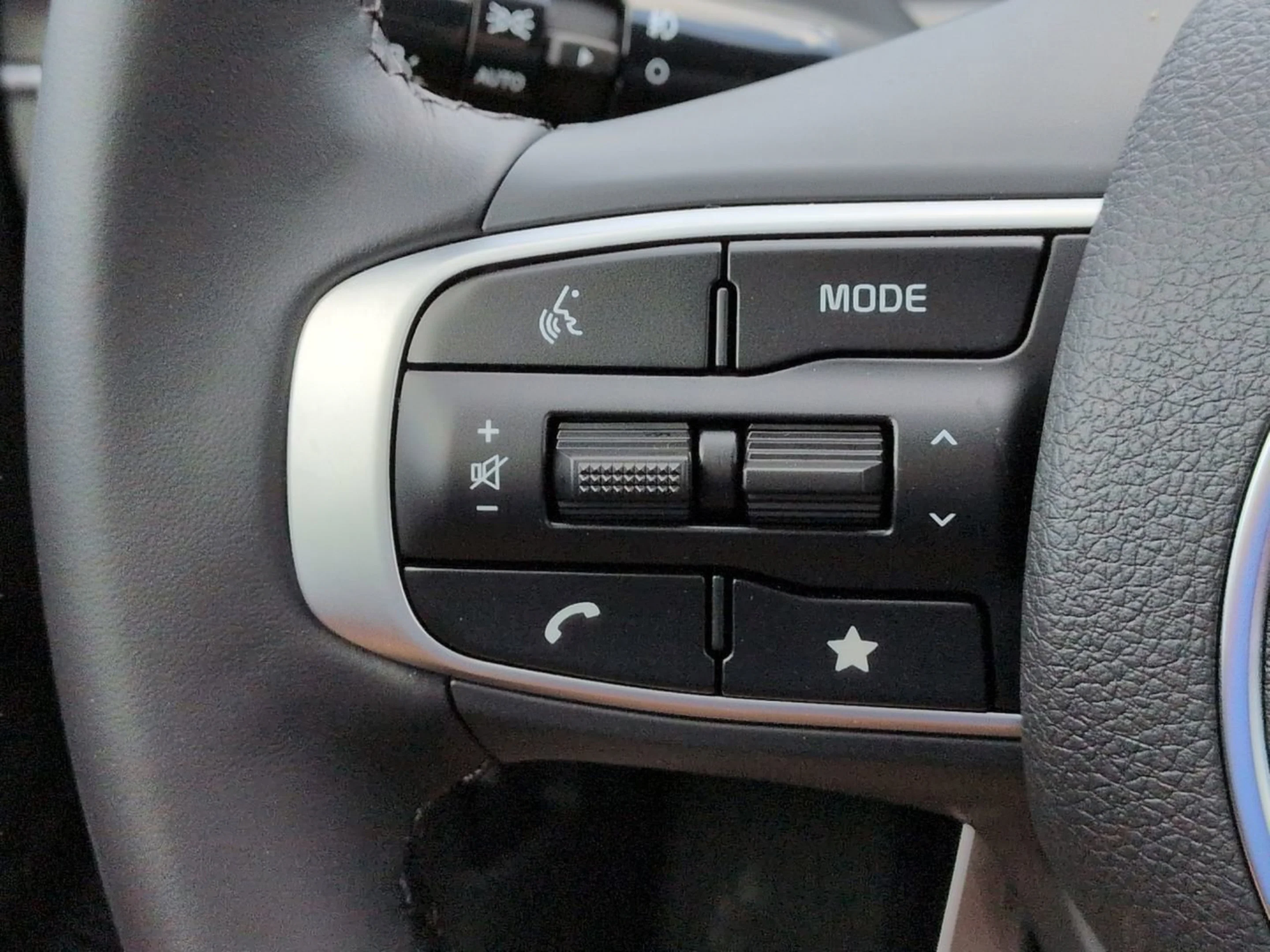 New 2026 Snow White Pearl Kia GT-Line image 24