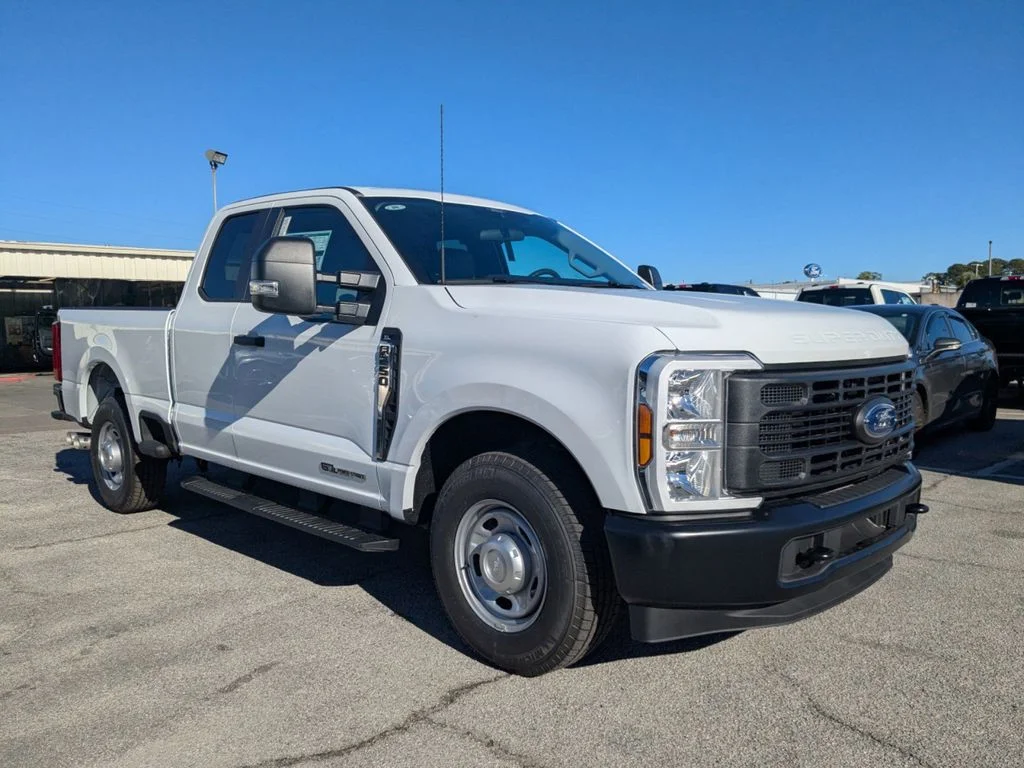 New 2026 Oxford White Ford XL image 2