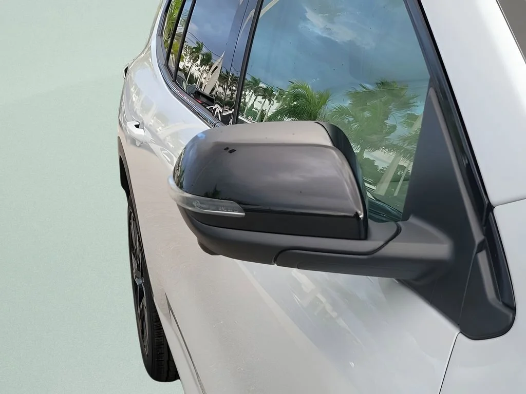 New 2026 Glacier White Tricoat GMC Elevation image 21
