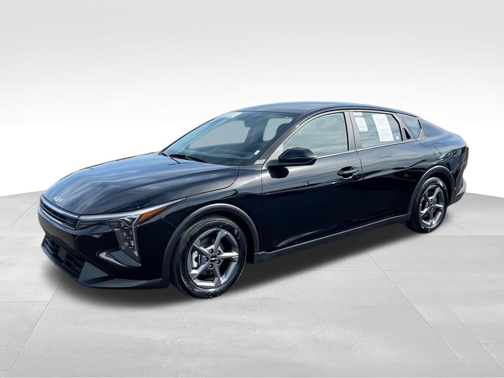 Used 2025 Black Kia LXS image 4