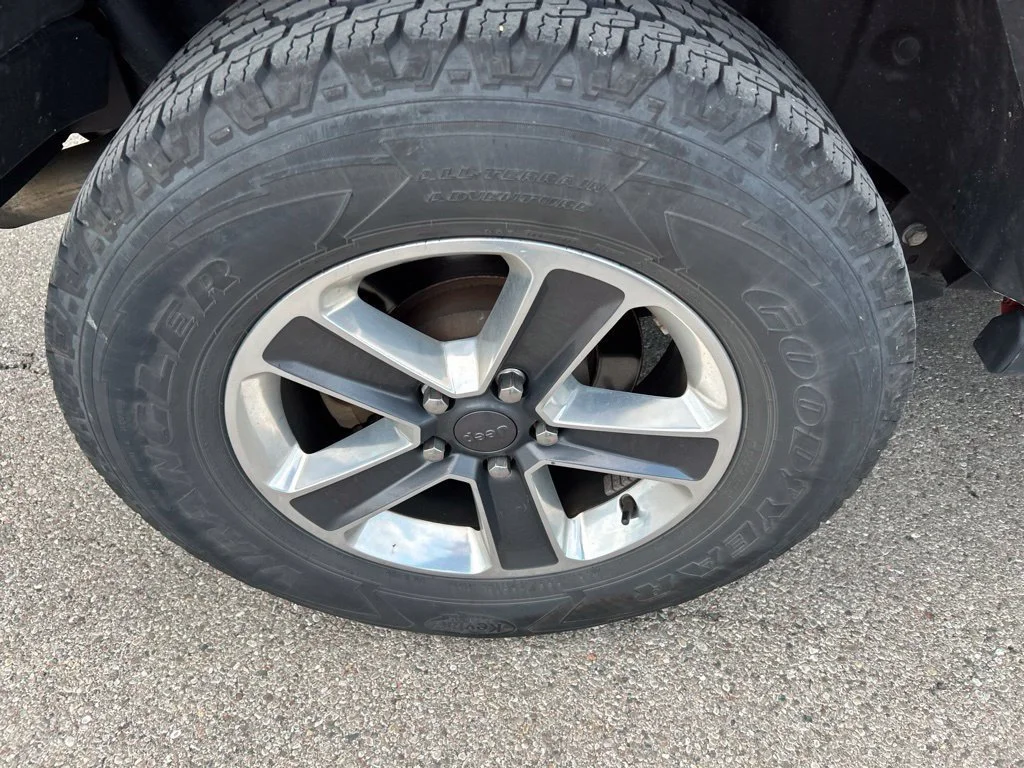 Used 2018 Punkn Metallic Clearcoat Jeep Unlimited Sahara image 14