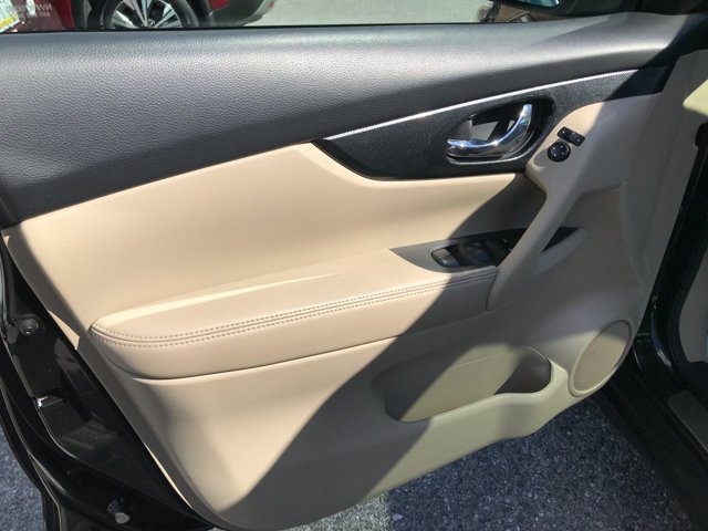 Used 2016 Midnight Jade Nissan SL image 12