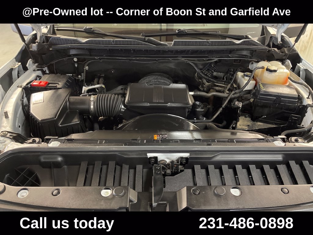 Used 2020 White GMC Base image 10