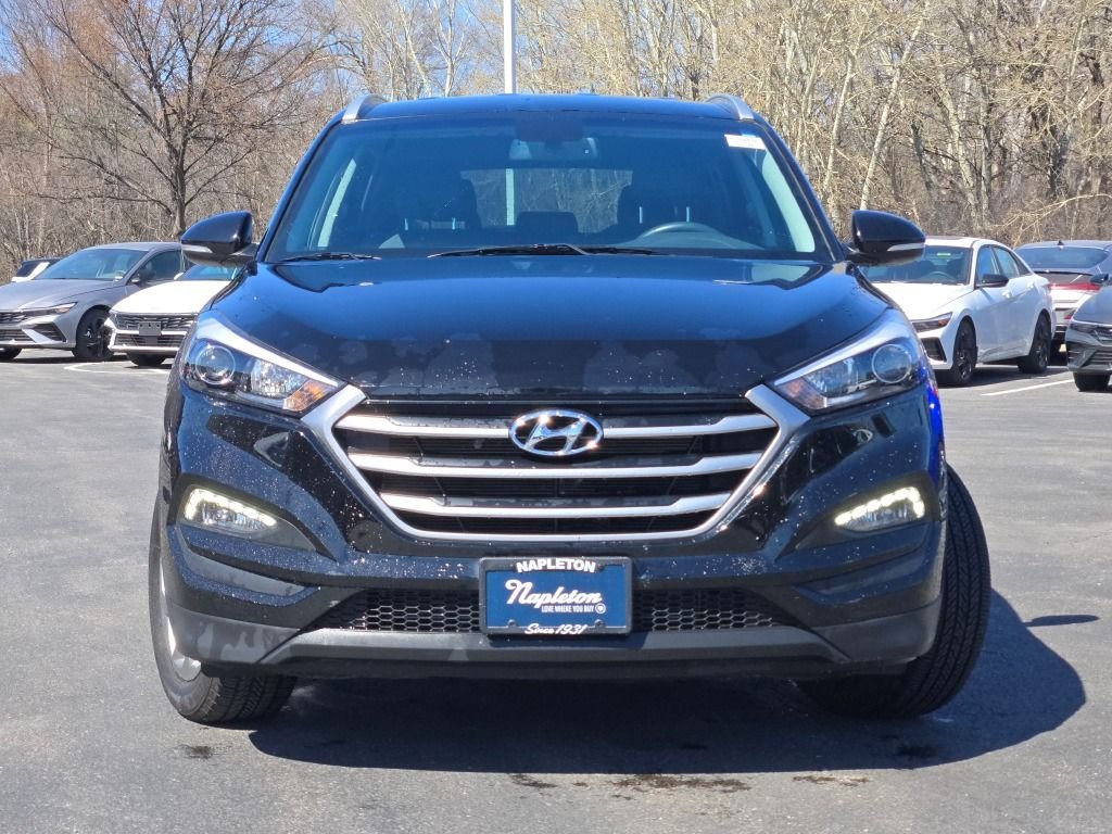 Used 2017 Black Hyundai SE Plus image 4